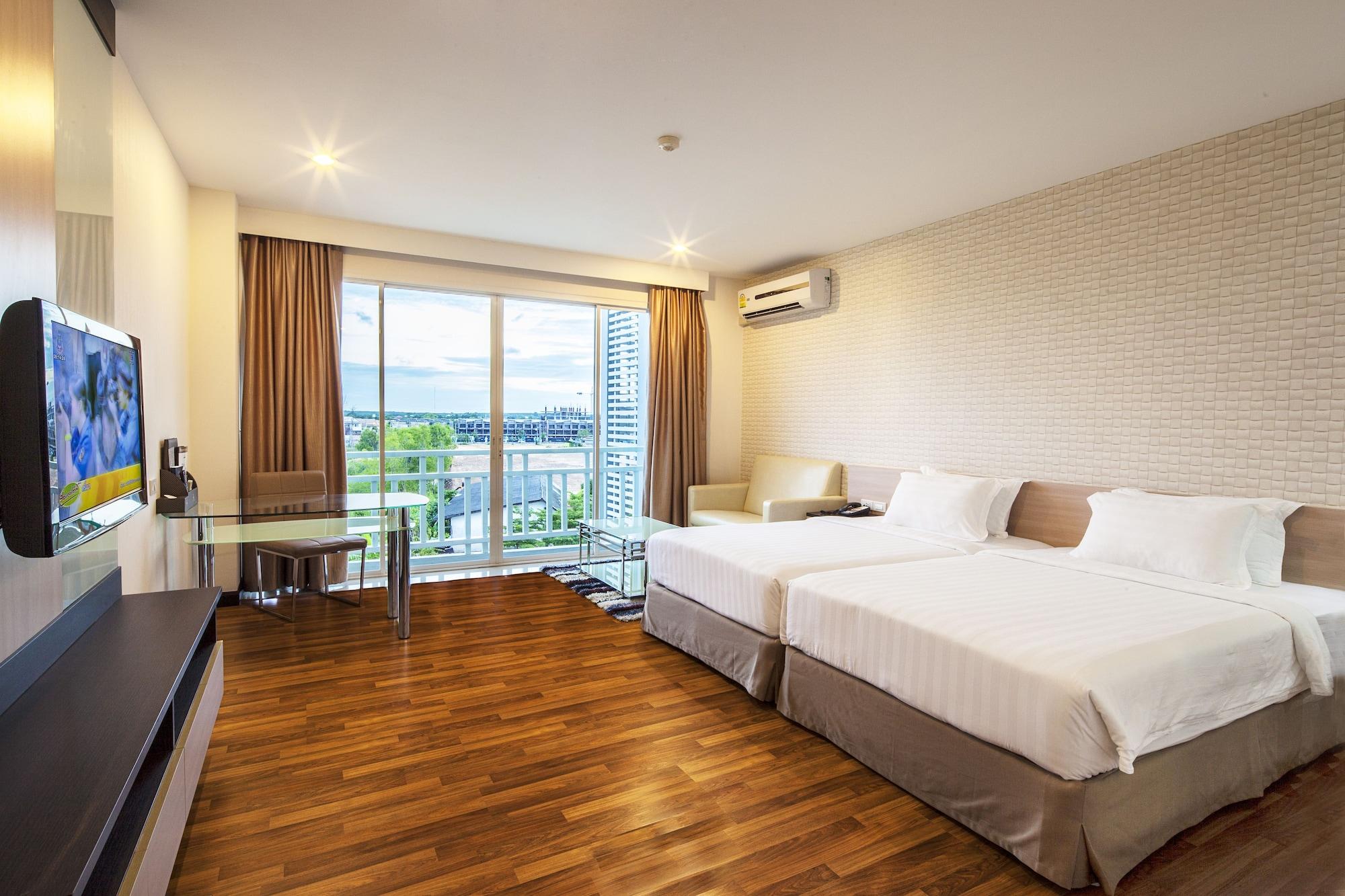 Golden City Rayong Hotel Екстериор снимка