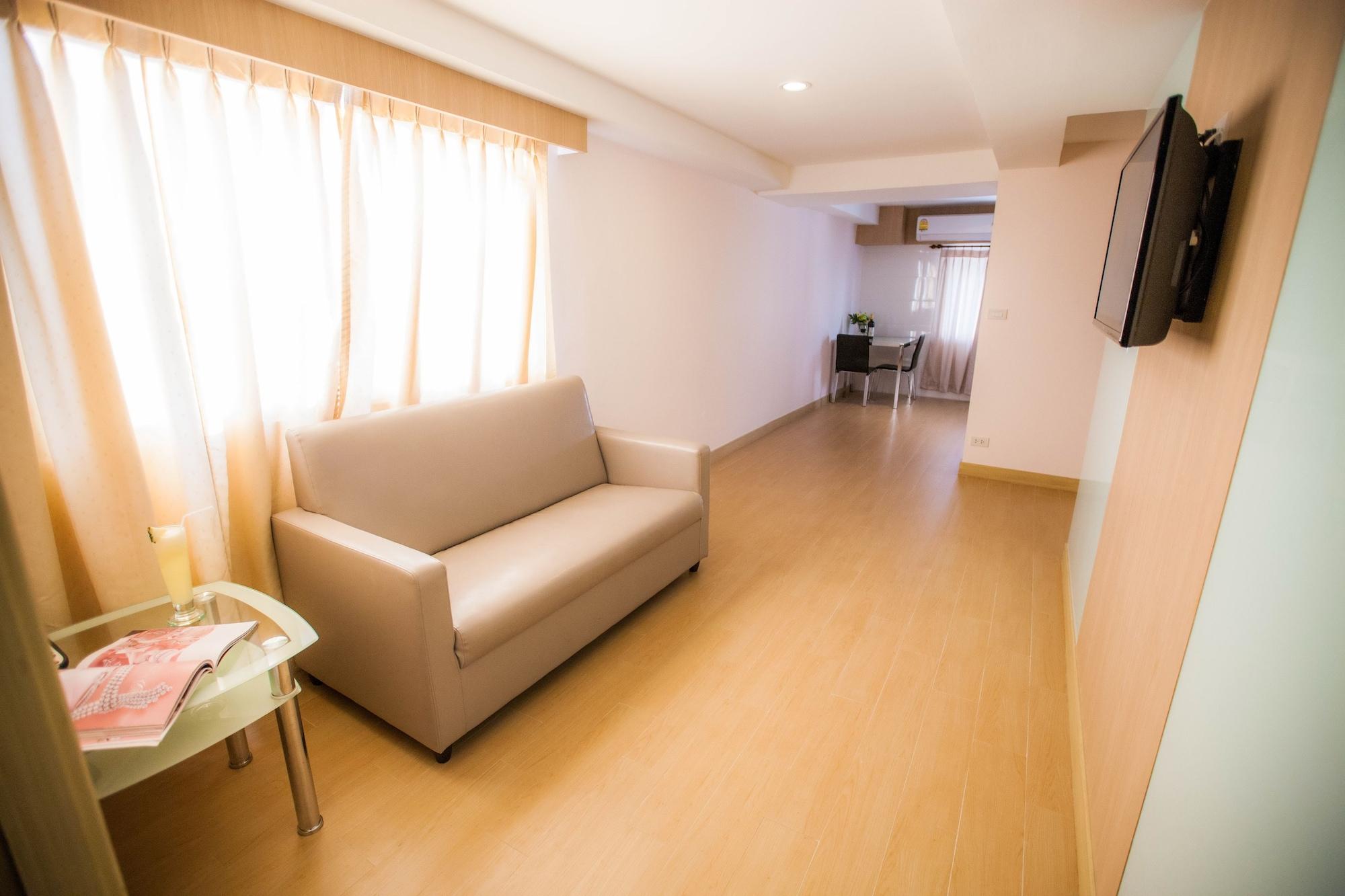 Golden City Rayong Hotel Екстериор снимка