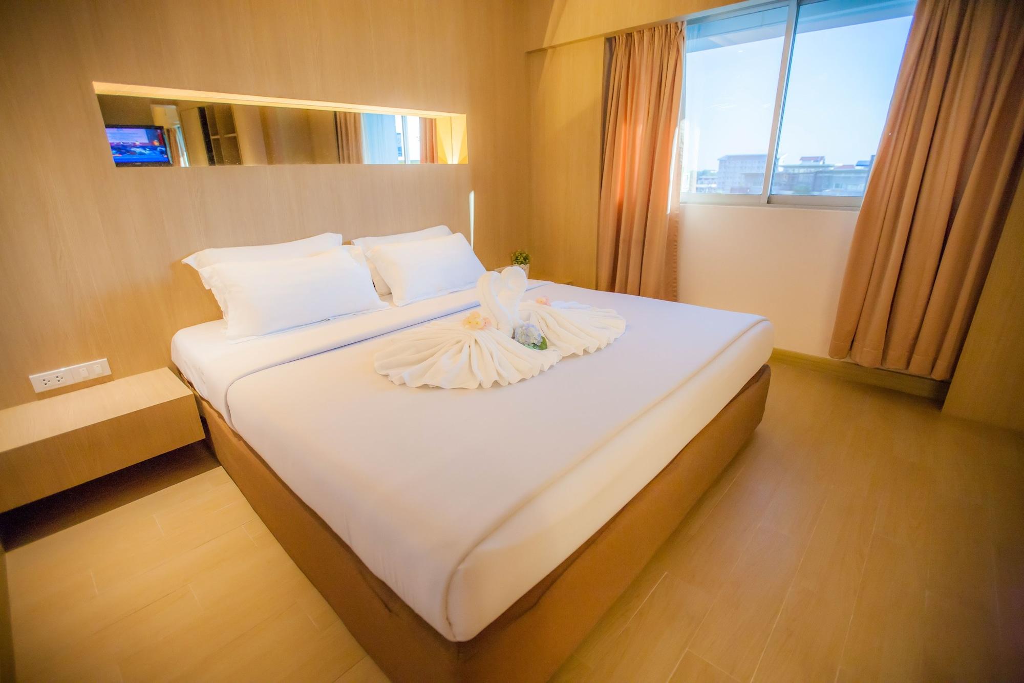 Golden City Rayong Hotel Екстериор снимка