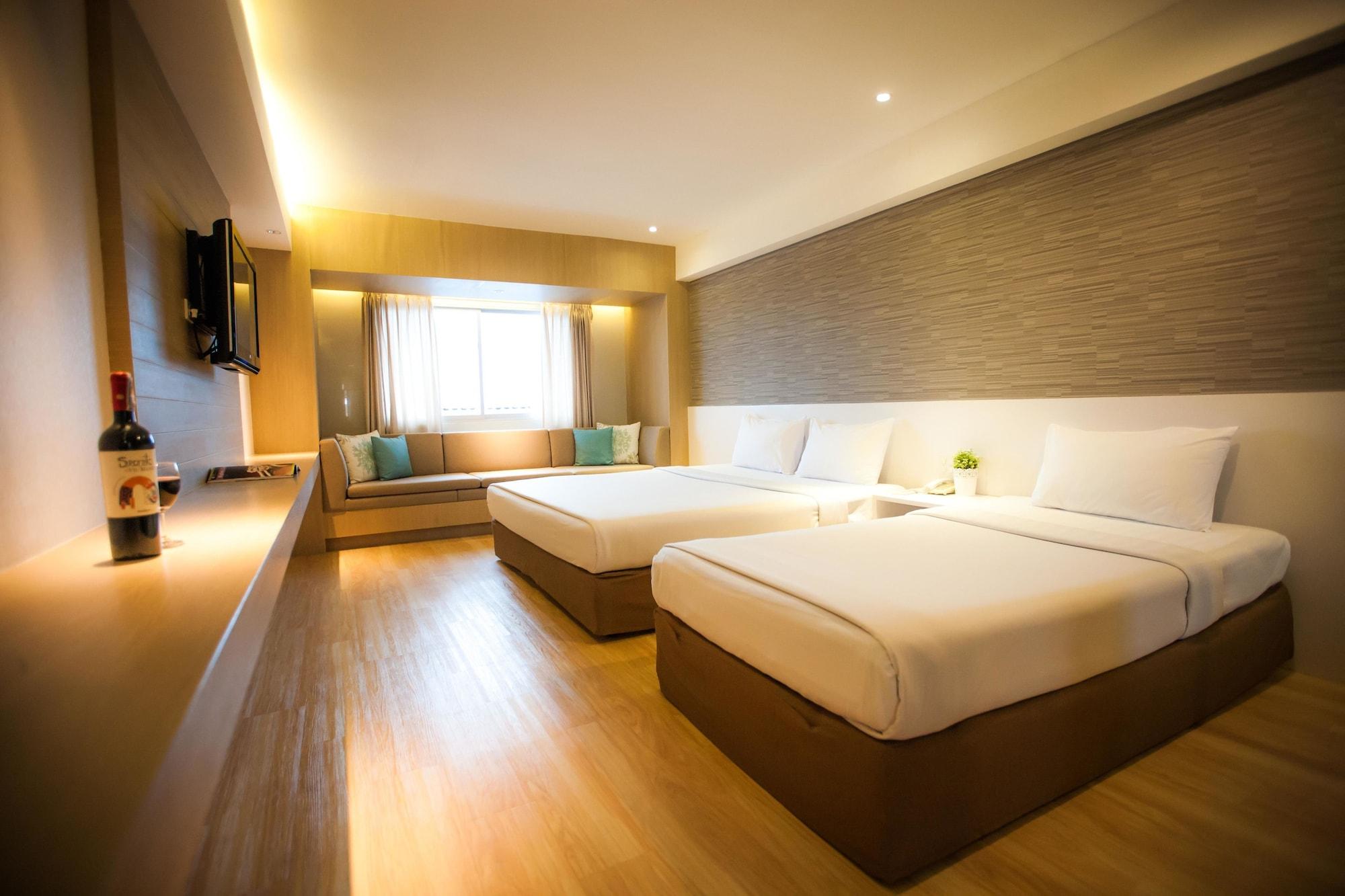 Golden City Rayong Hotel Екстериор снимка