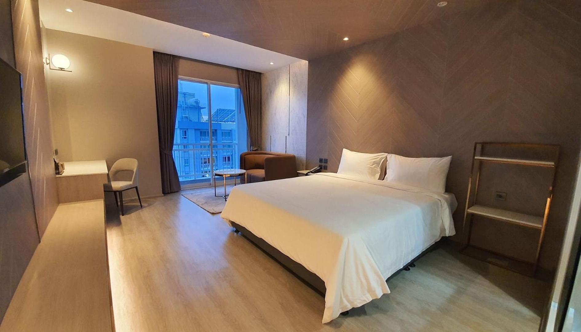 Golden City Rayong Hotel Екстериор снимка