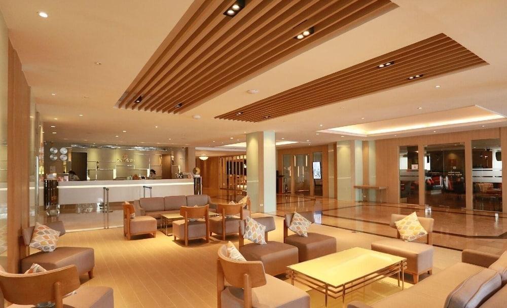 Golden City Rayong Hotel Екстериор снимка