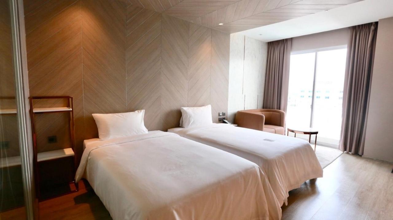 Golden City Rayong Hotel Екстериор снимка