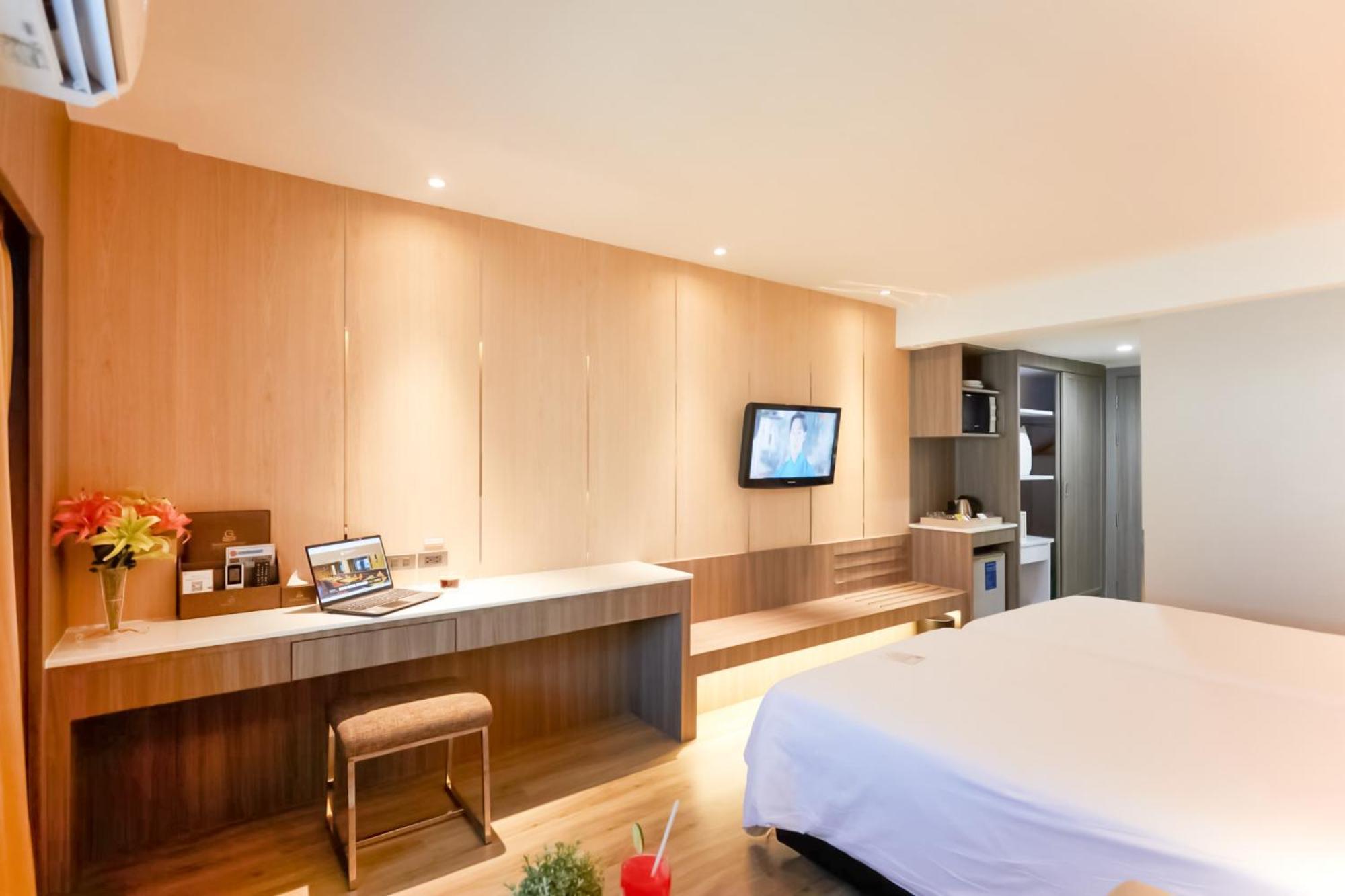 Golden City Rayong Hotel Екстериор снимка