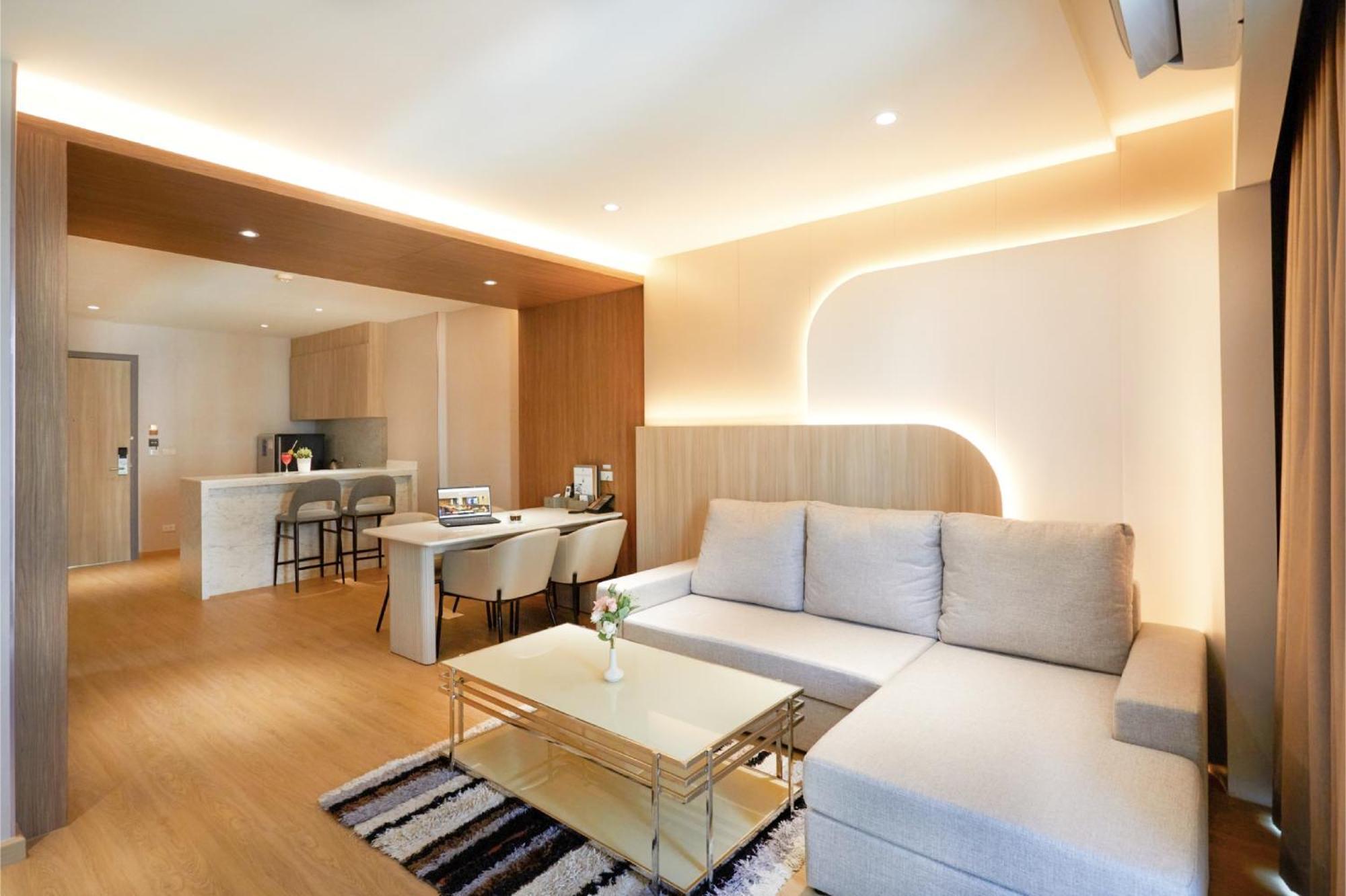 Golden City Rayong Hotel Екстериор снимка