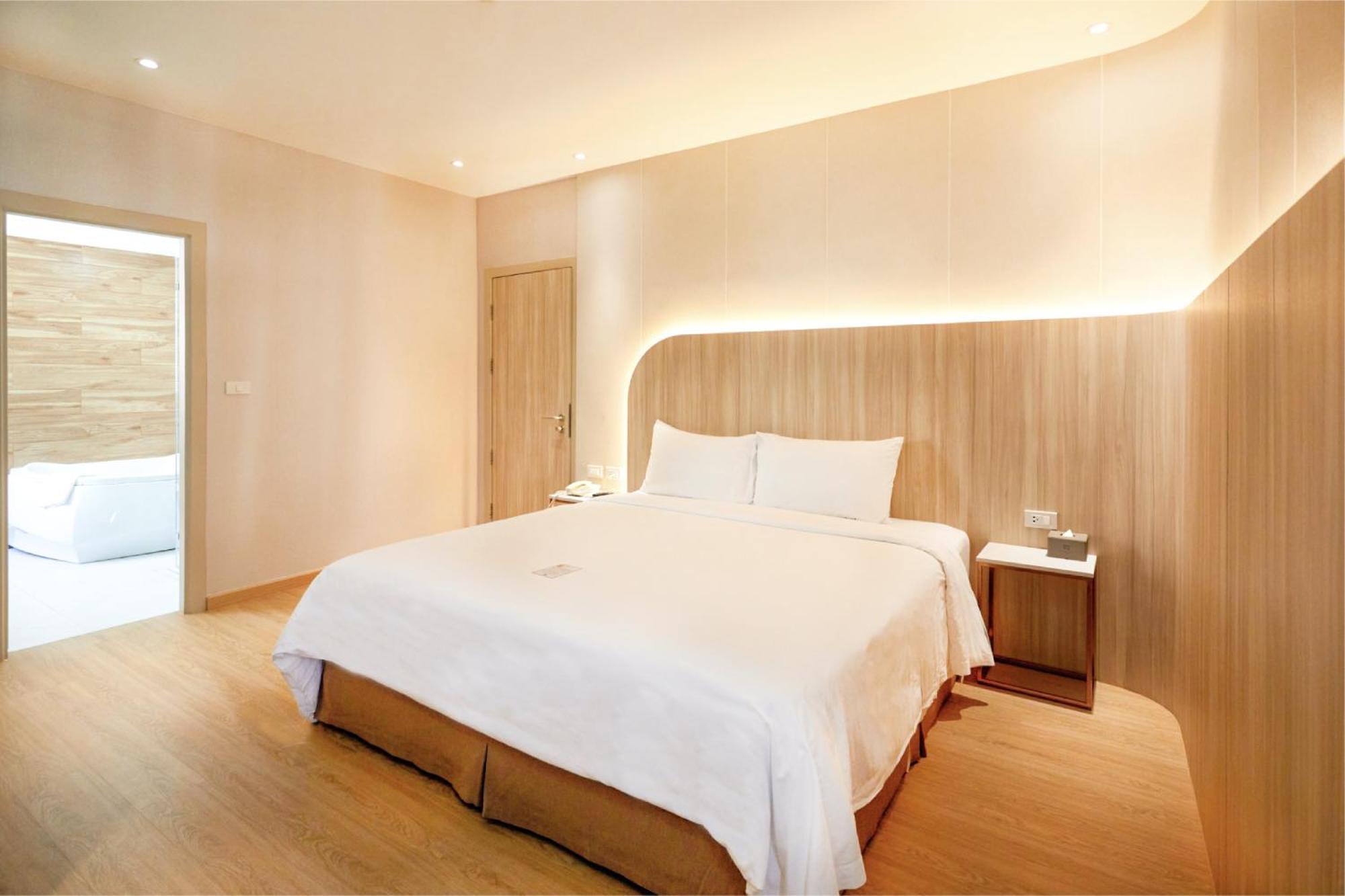 Golden City Rayong Hotel Екстериор снимка