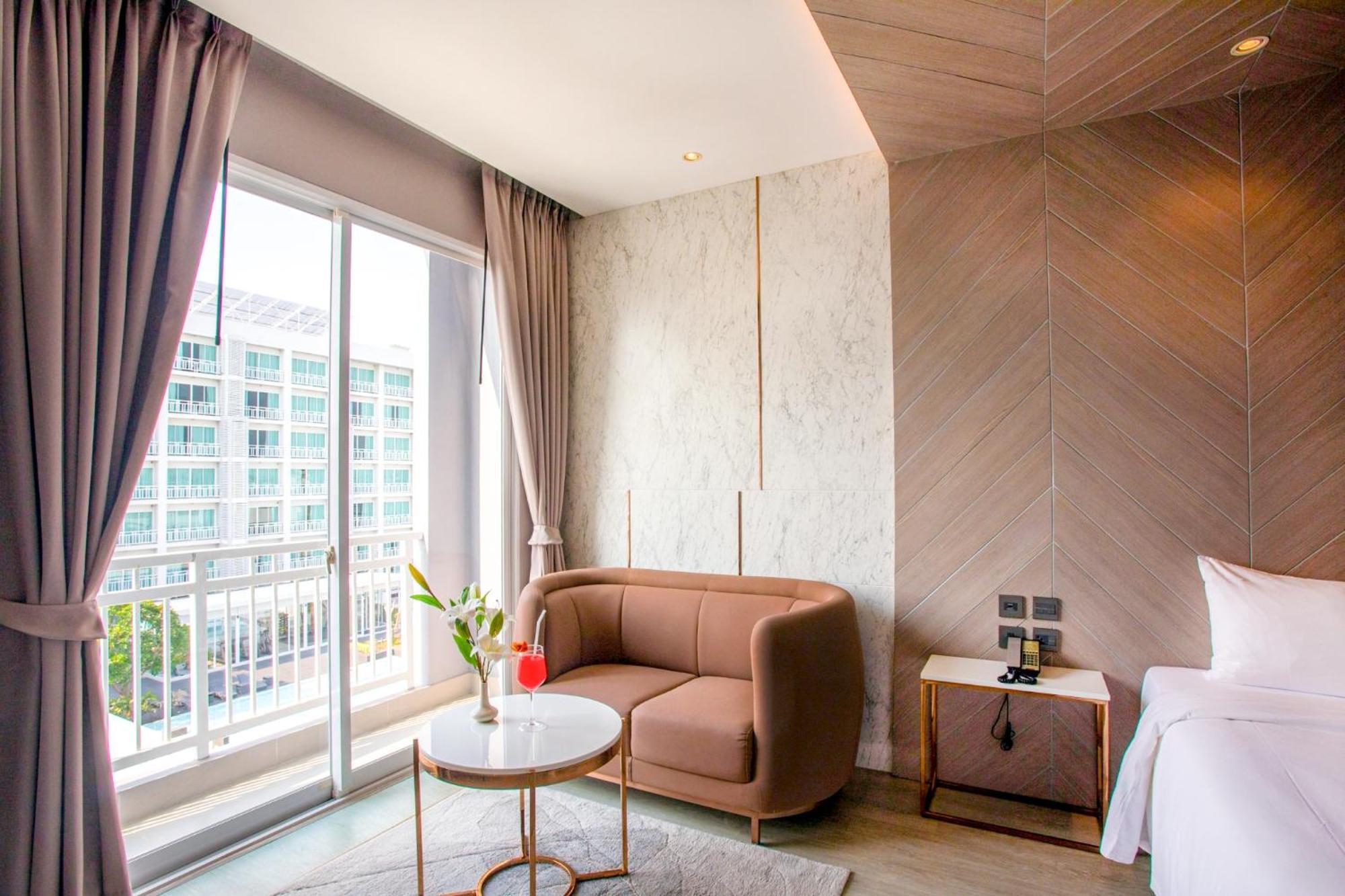 Golden City Rayong Hotel Екстериор снимка