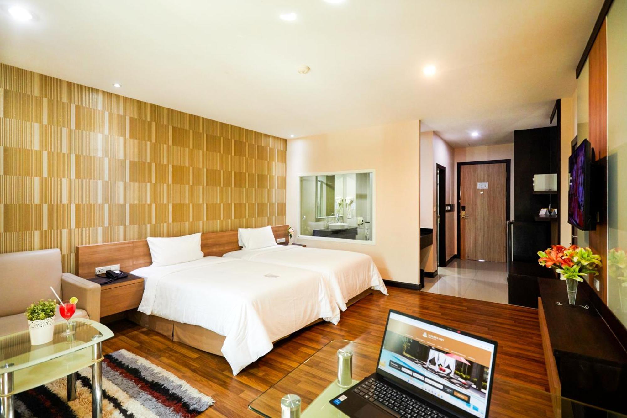 Golden City Rayong Hotel Екстериор снимка