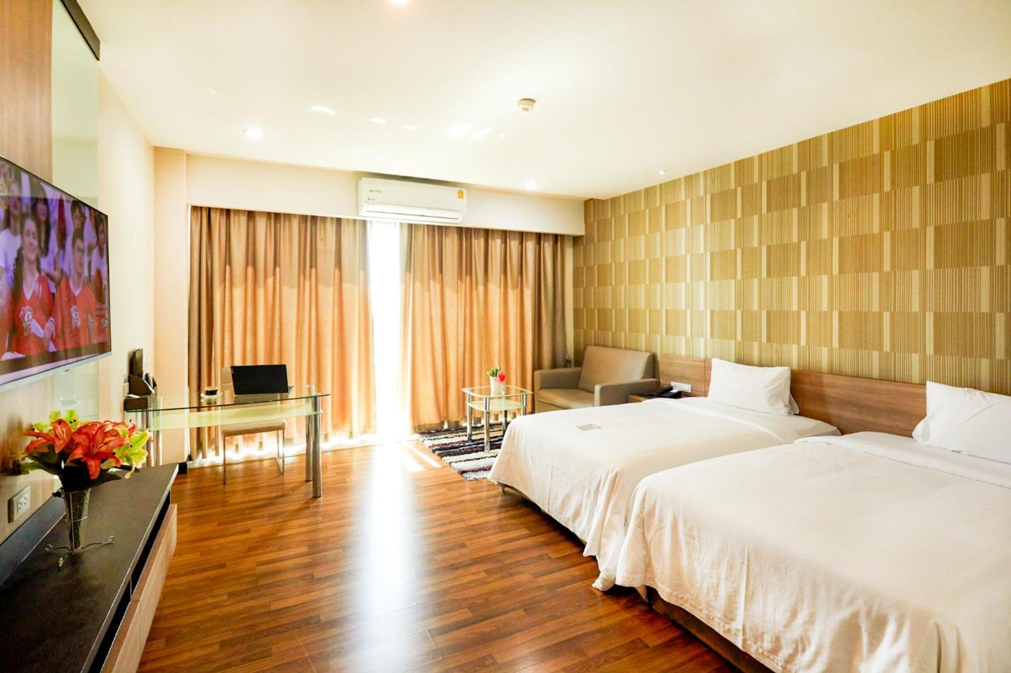 Golden City Rayong Hotel Екстериор снимка