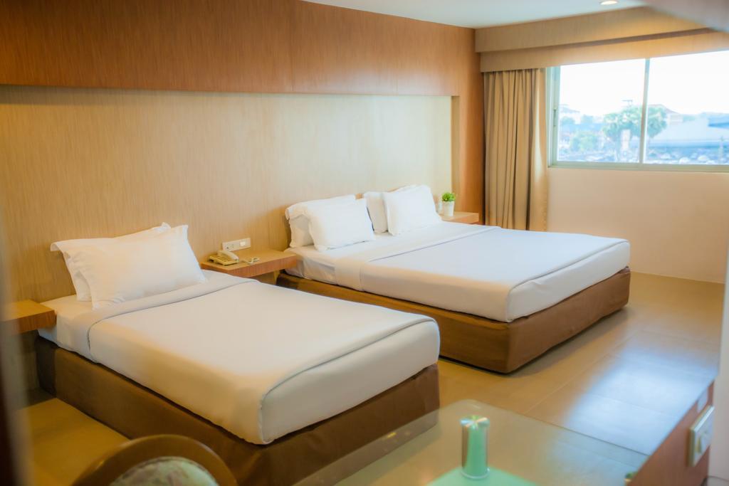Golden City Rayong Hotel Екстериор снимка