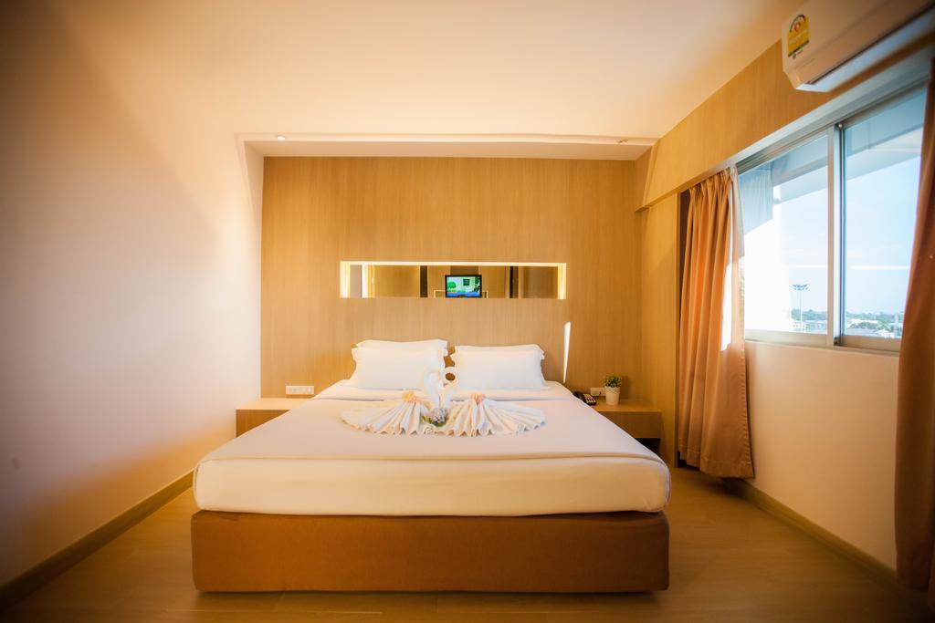 Golden City Rayong Hotel Екстериор снимка