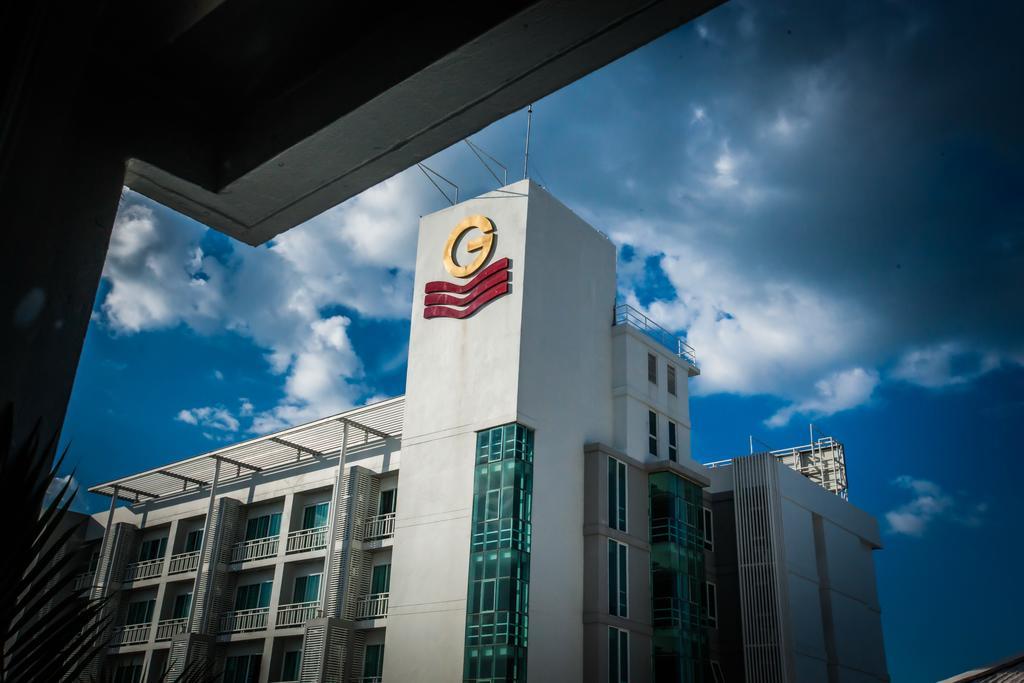 Golden City Rayong Hotel Екстериор снимка