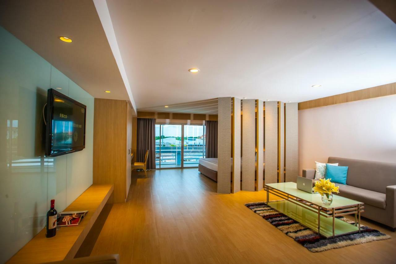 Golden City Rayong Hotel Екстериор снимка