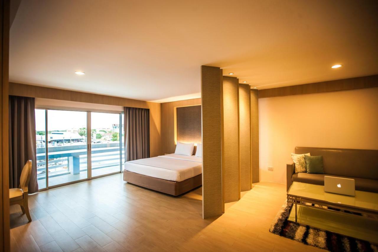 Golden City Rayong Hotel Екстериор снимка